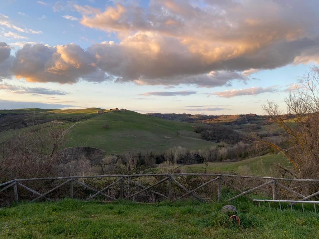 La Casina Di Helen Apartment Montalcino Luaran gambar