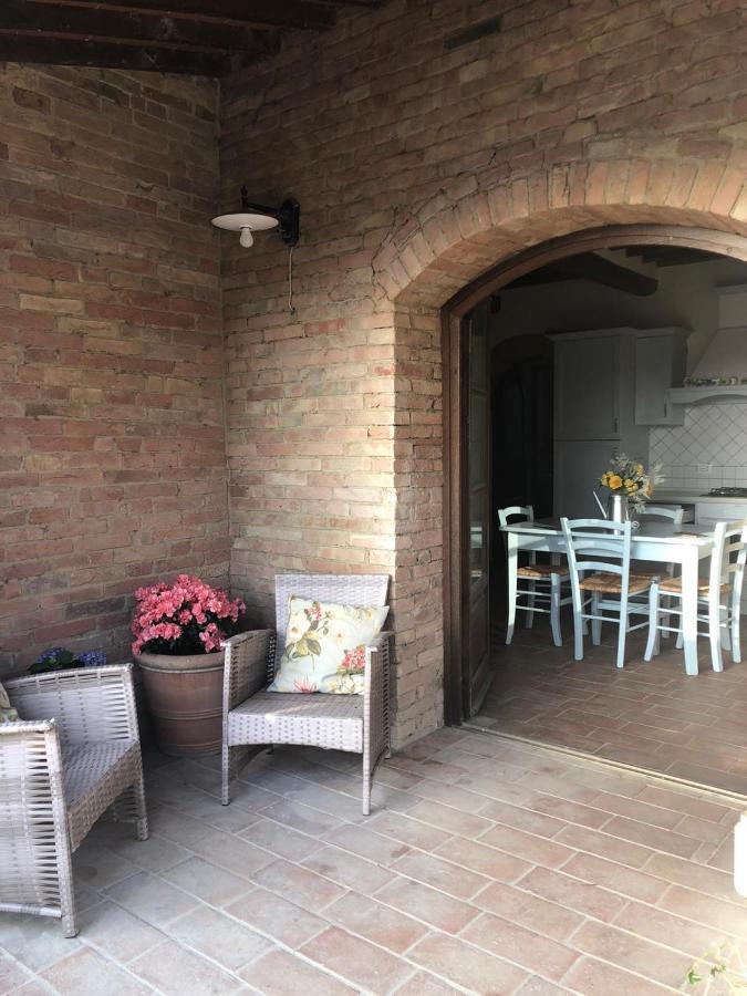 La Casina Di Helen Apartment Montalcino Luaran gambar