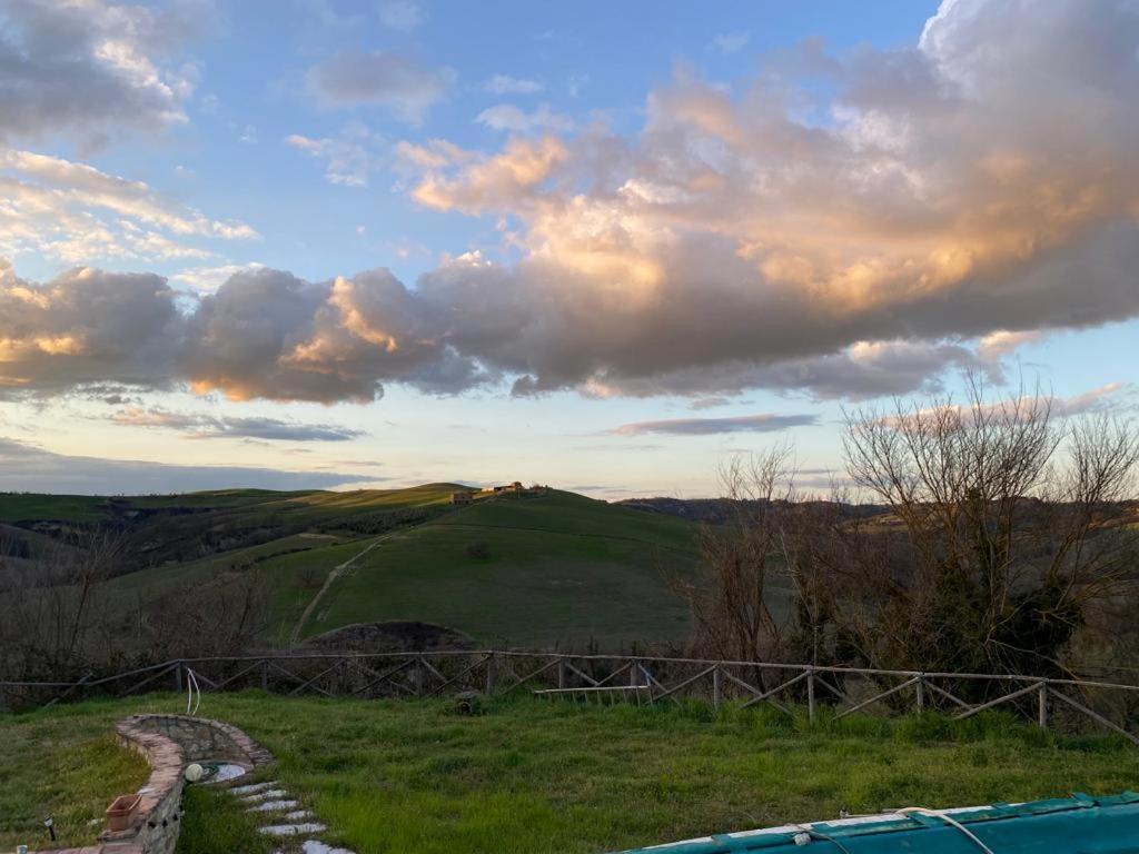 La Casina Di Helen Apartment Montalcino Luaran gambar